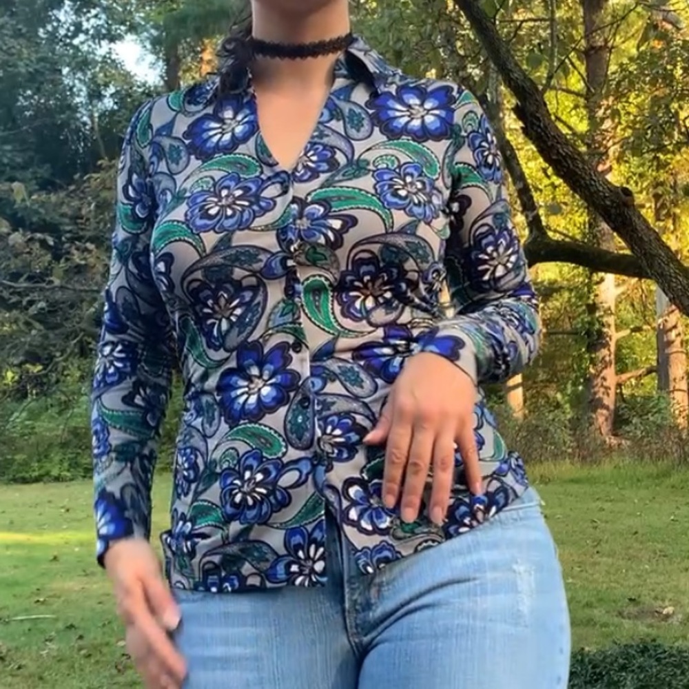 Y2K Print Button Down 🪷 - Picture 4 of 14